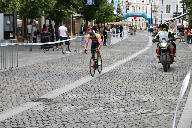 资展现出他 资展现出他